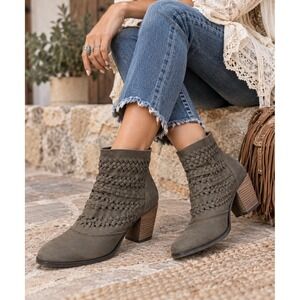 Diba True Olive Woven Ankle Boots Stacked Block Heel Size 8 western boho